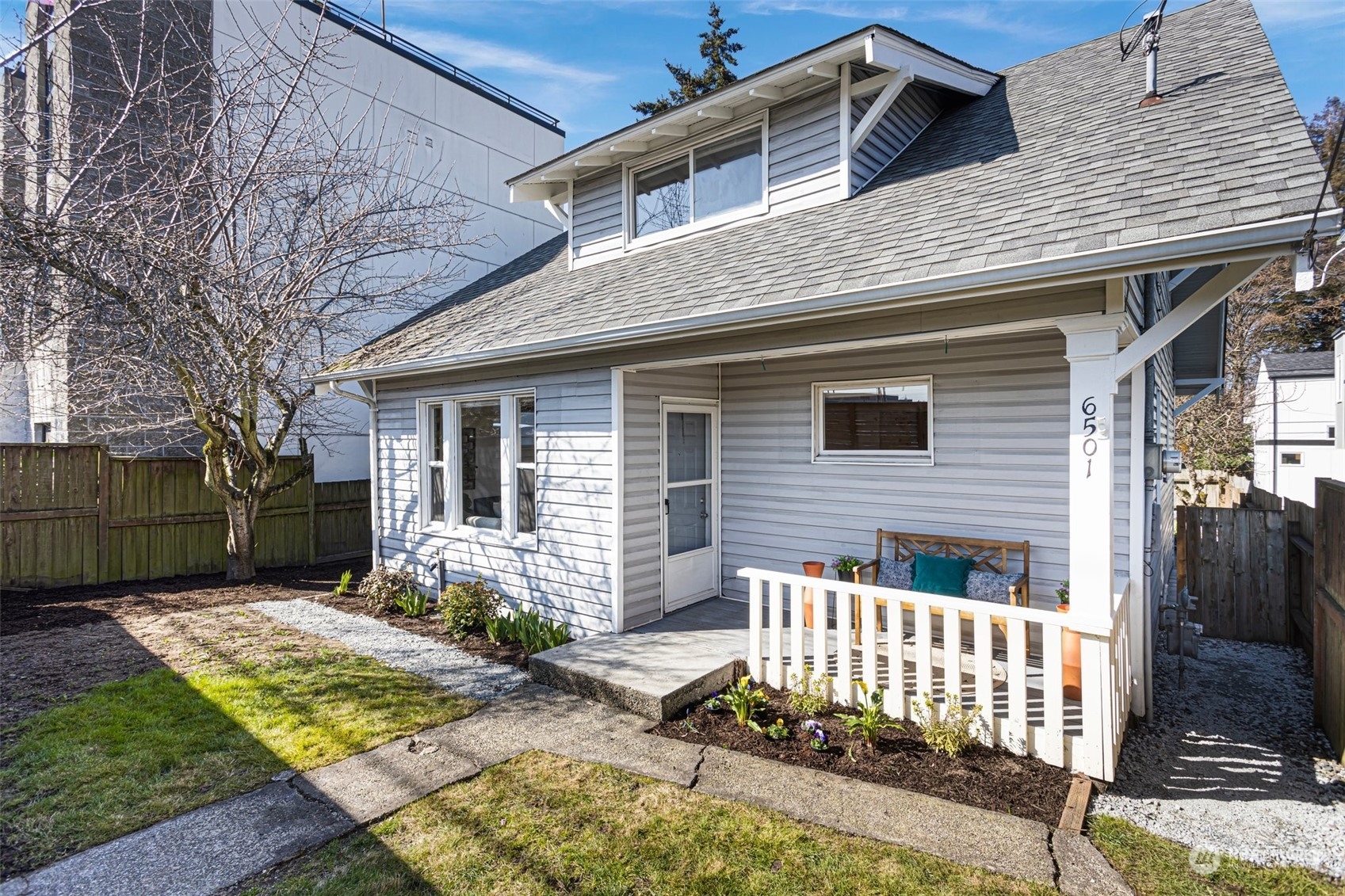 Property Photo:  6501 Ellis Avenue S  WA 98108 