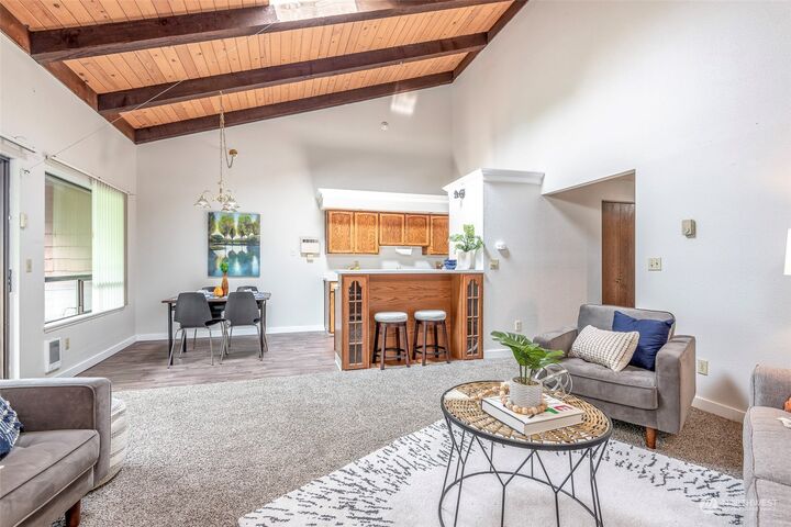 Property Photo: 7324 N Skyview Lane N302 WA 98406