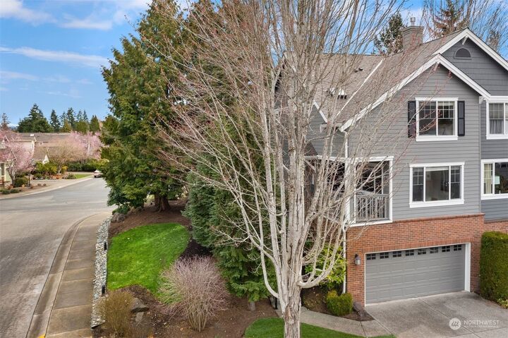 Property Photo: 4199 248th Court SE WA 98029