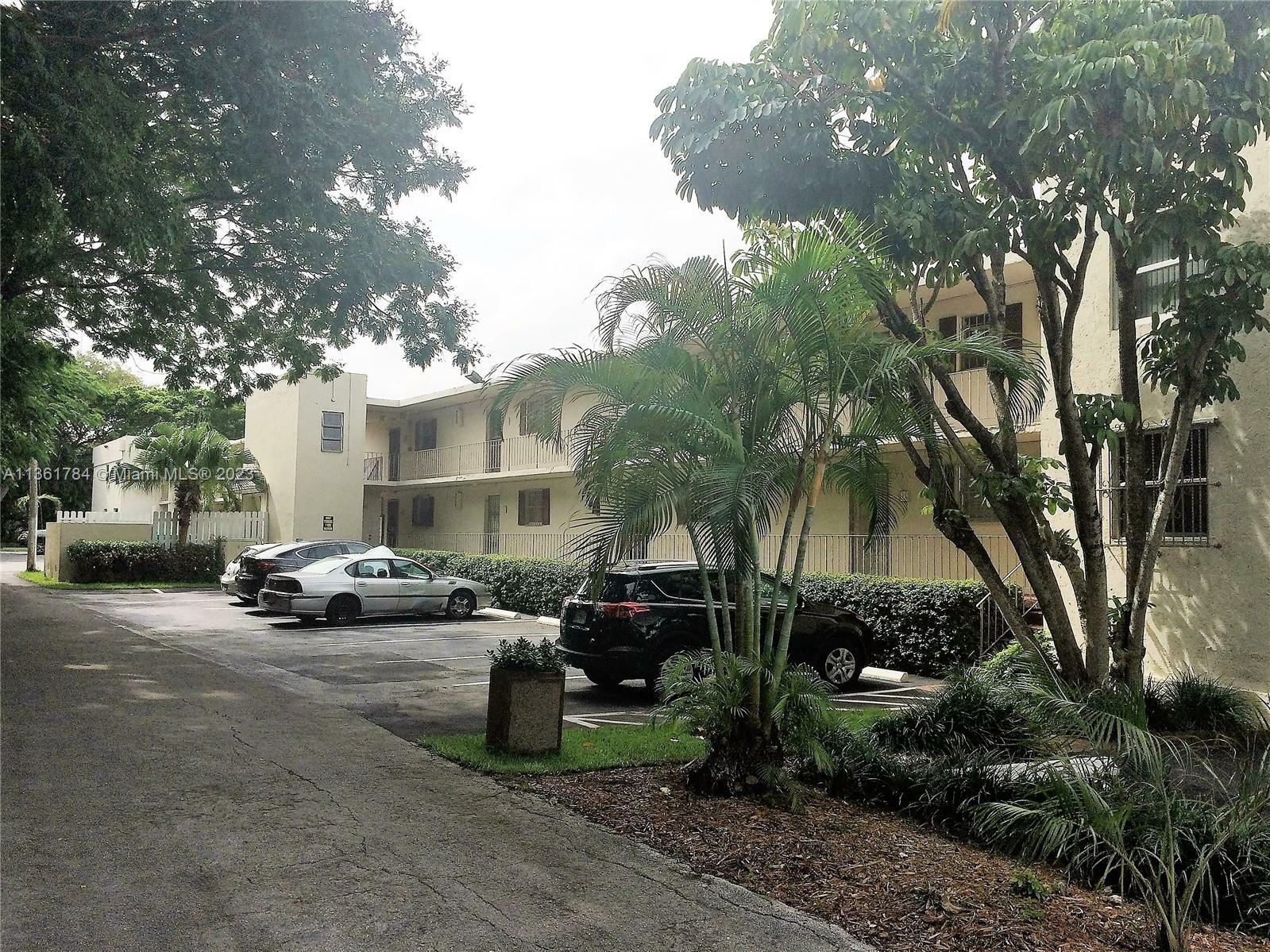 Property Photo:  520 NE 38th St 11  FL 33137 