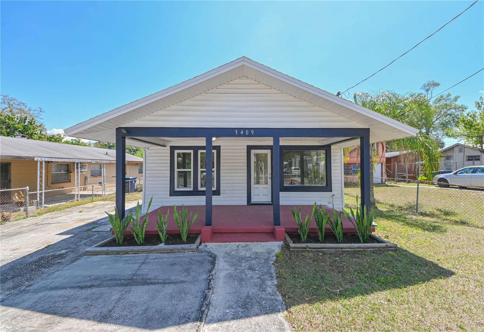 Property Photo: 3409 E Shadowlawn Avenue FL 33610