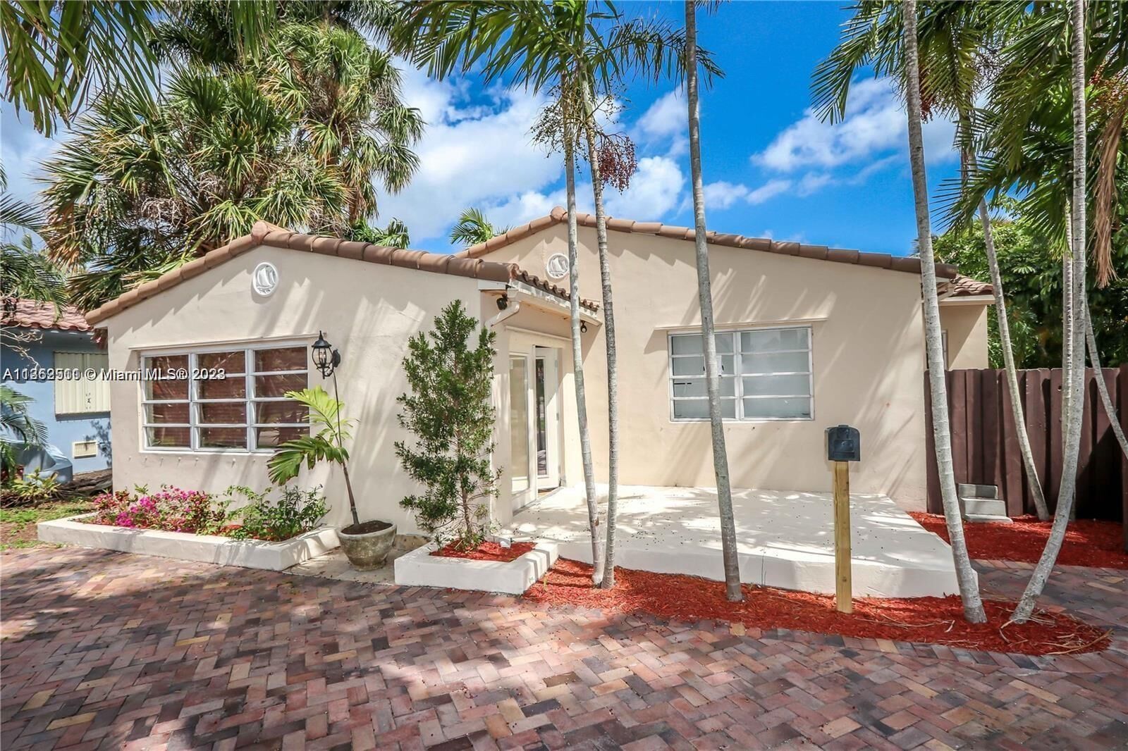 Property Photo:  1415 Madison St  FL 33020 