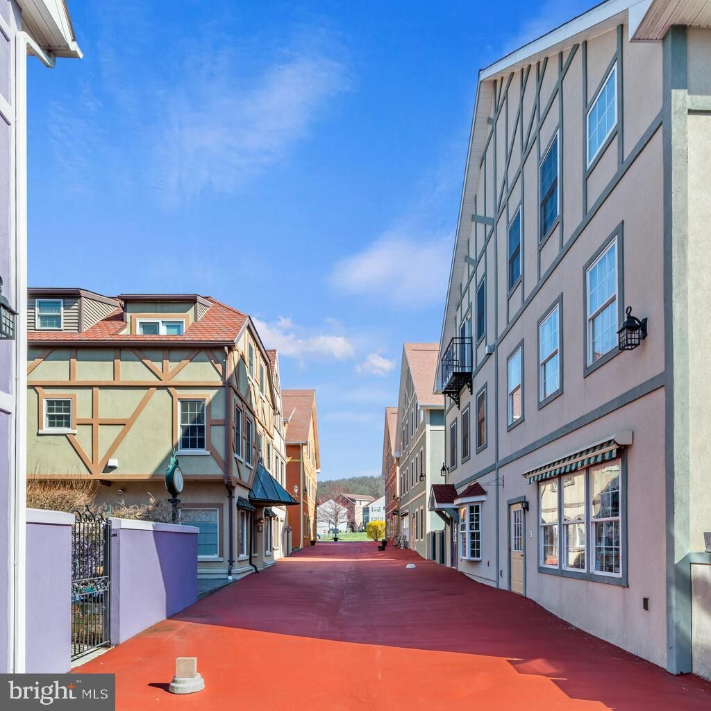 Property Photo: 7 N Village Circle PA 17569