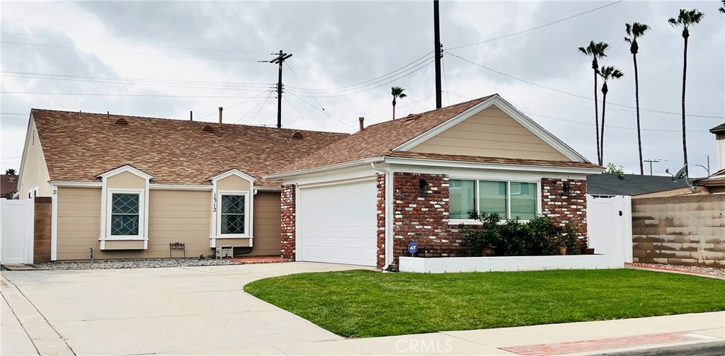 Property Photo:  1312 E 215th Place  CA 90745 