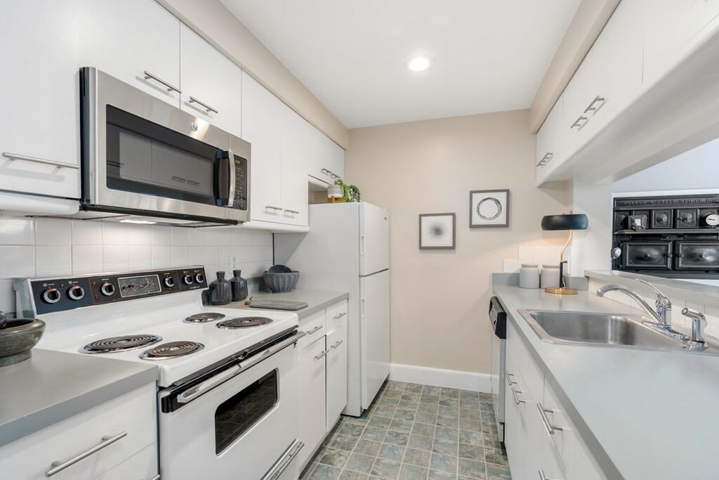 Property Photo:  341 Beacon 1A  MA 02116 