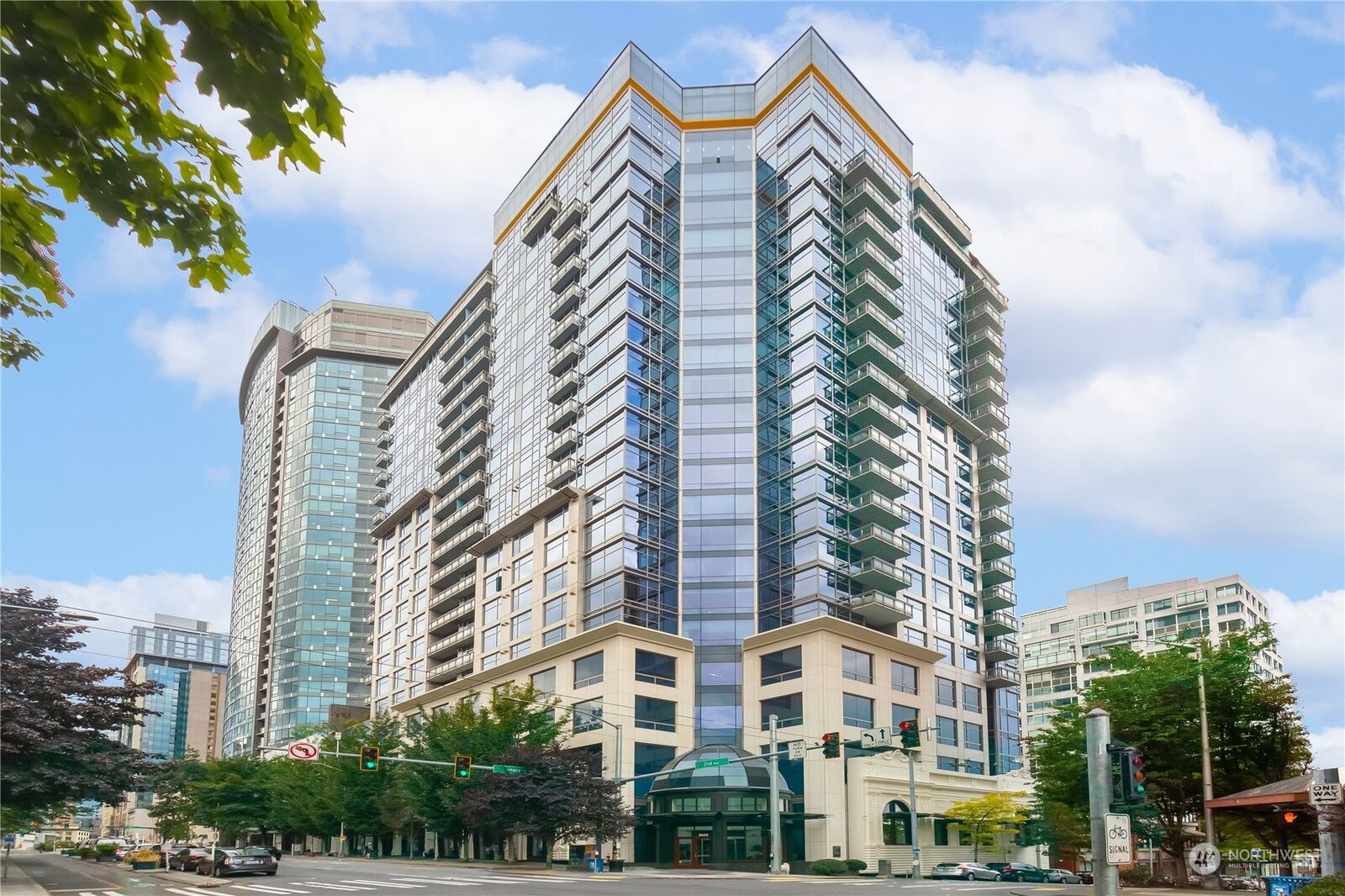 Property Photo: 2033 2nd Avenue 605 WA 98121