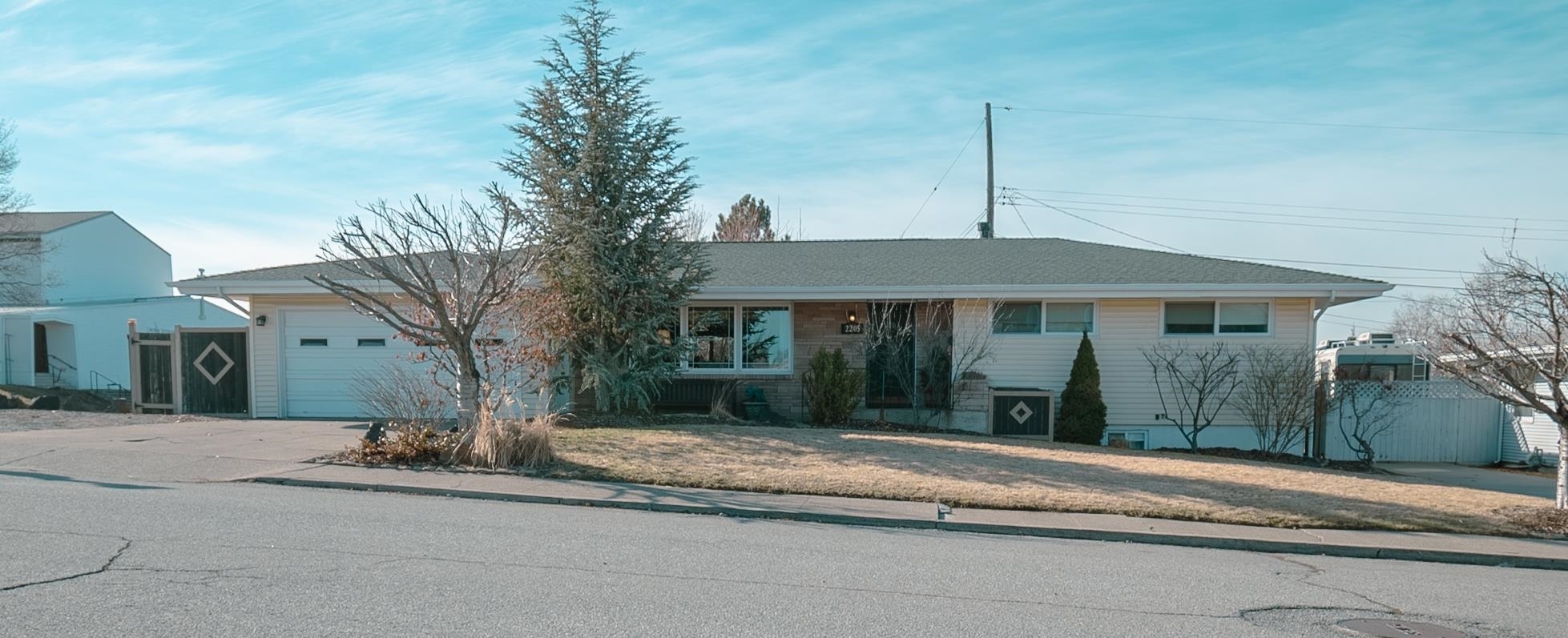 Property Photo: 2205 W Longfellow Ave WA 99205