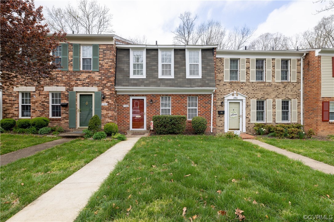 Property Photo: 1588 Heritage Hill Drive VA 23238