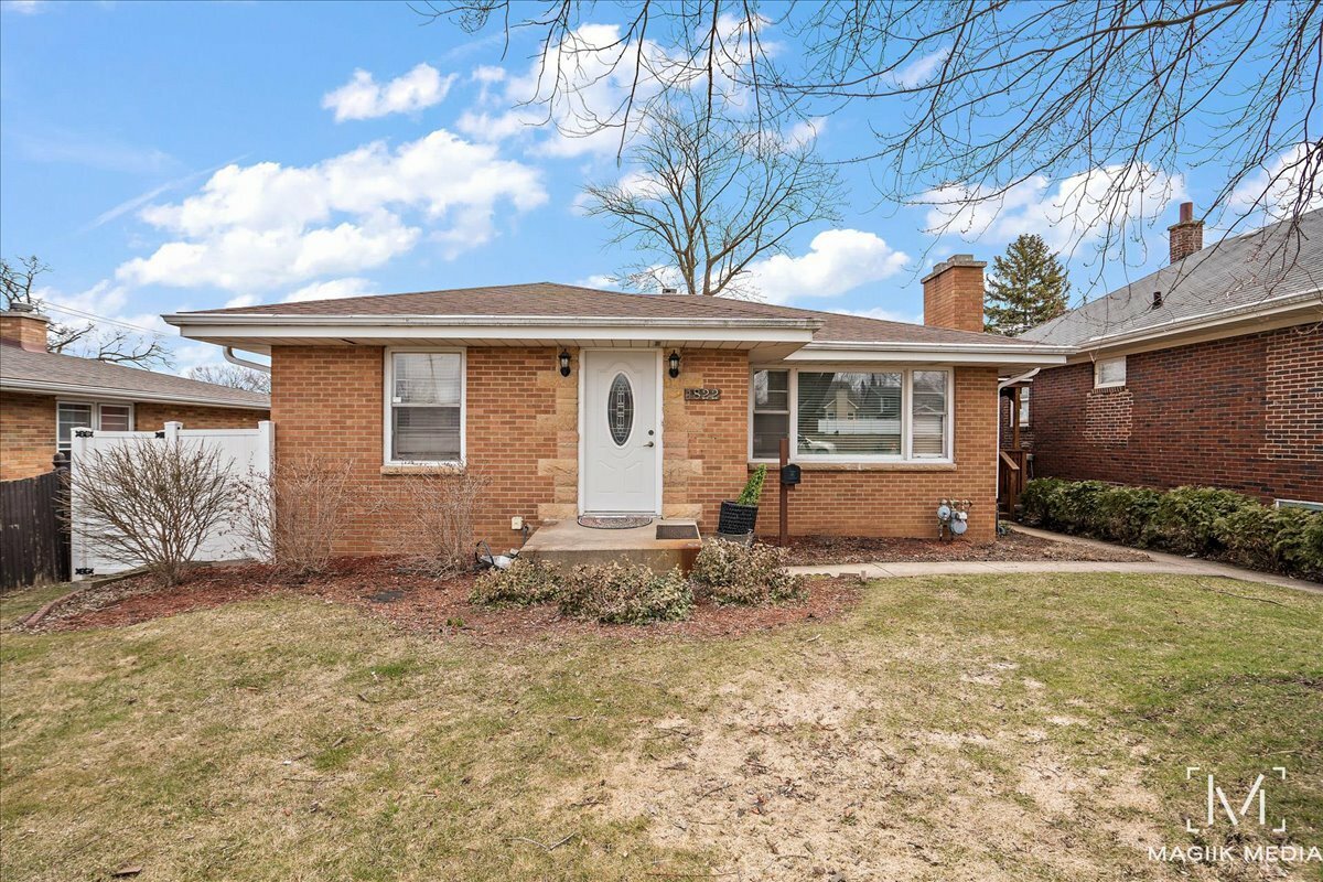 Property Photo: 1822 N Center Street IL 60403