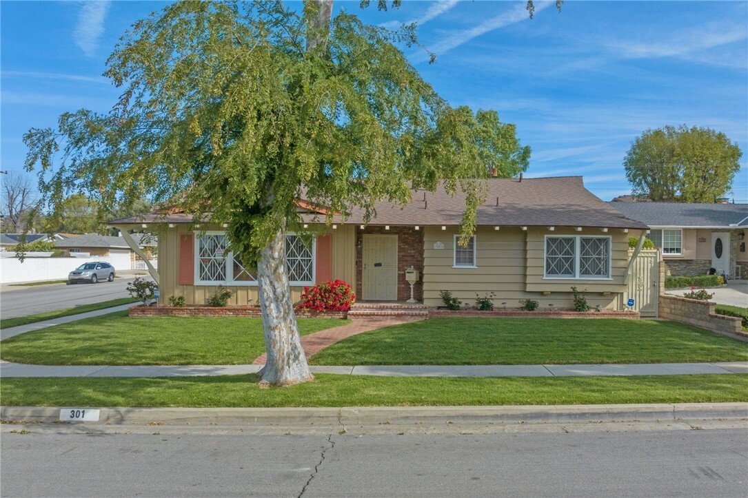 Property Photo:  301 E Rose Avenue  CA 90631 