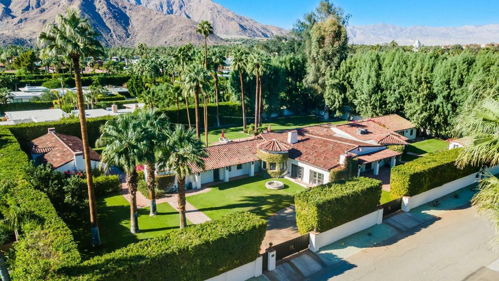 Property Photo: 899 N Avenida Palmas CA 92262