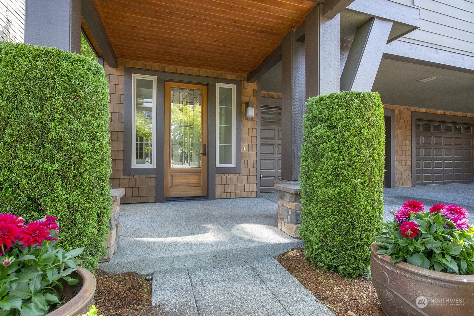 Property Photo:  1229 N 42nd Place  WA 98056 