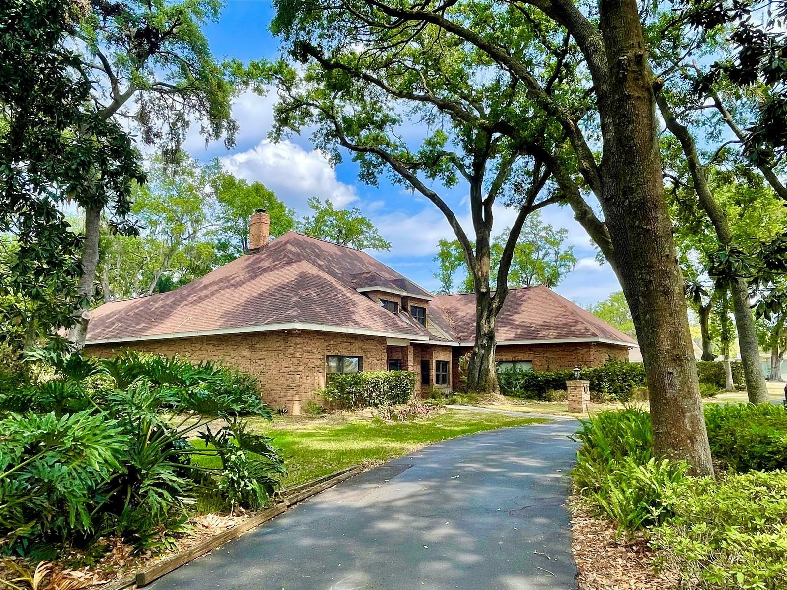 Property Photo: 1202 W Pinedale Drive FL 33563