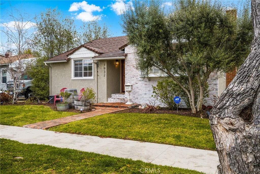 Property Photo:  1932 Montair Avenue  CA 90815 