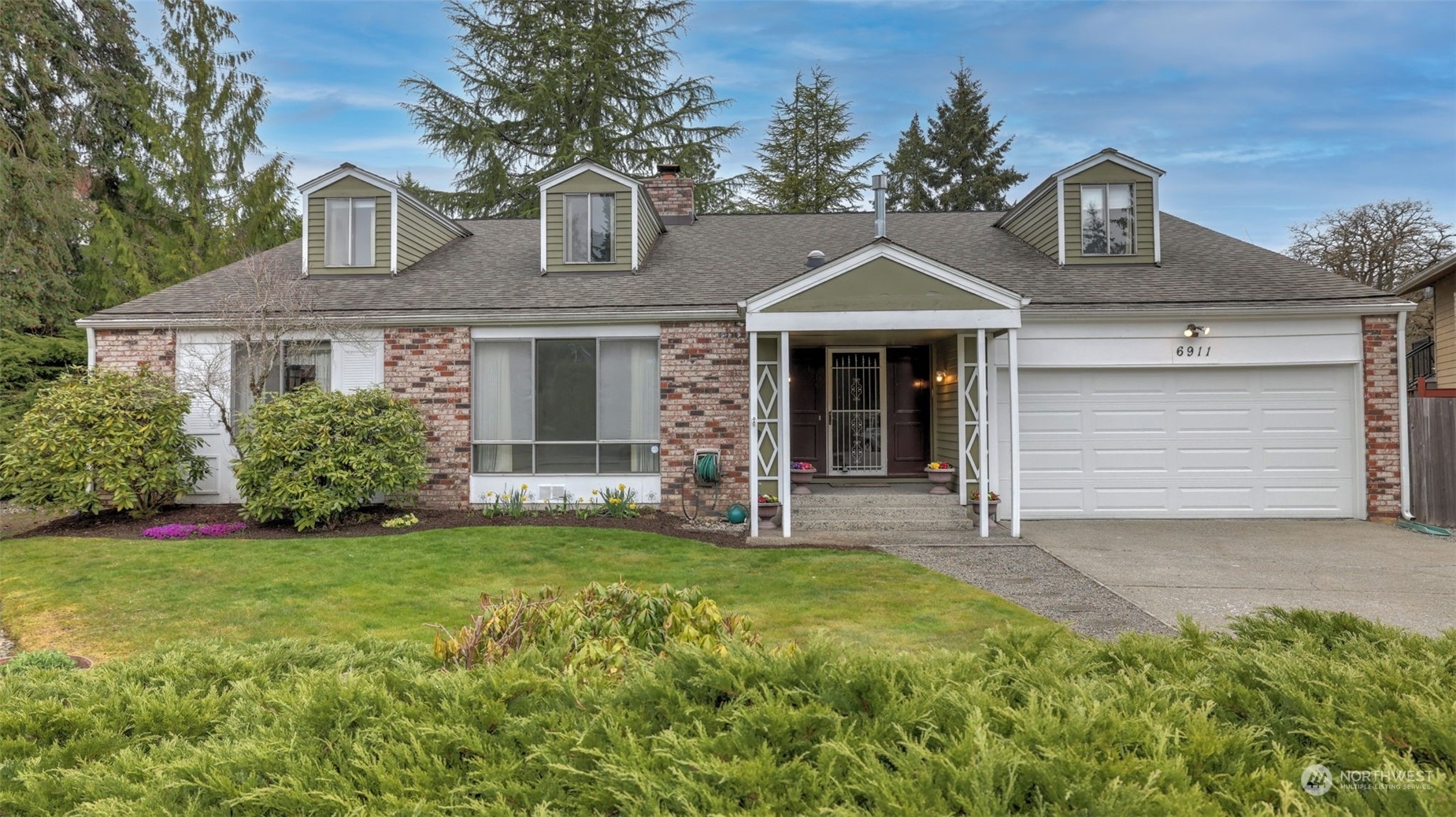 Property Photo:  6911 149th Avenue NE  WA 98052 