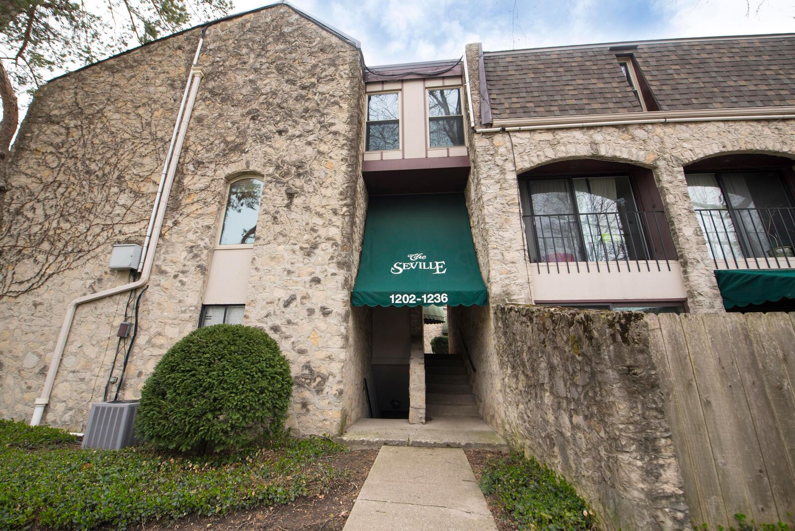 Property Photo: 1224 Ashland Avenue OH 43212