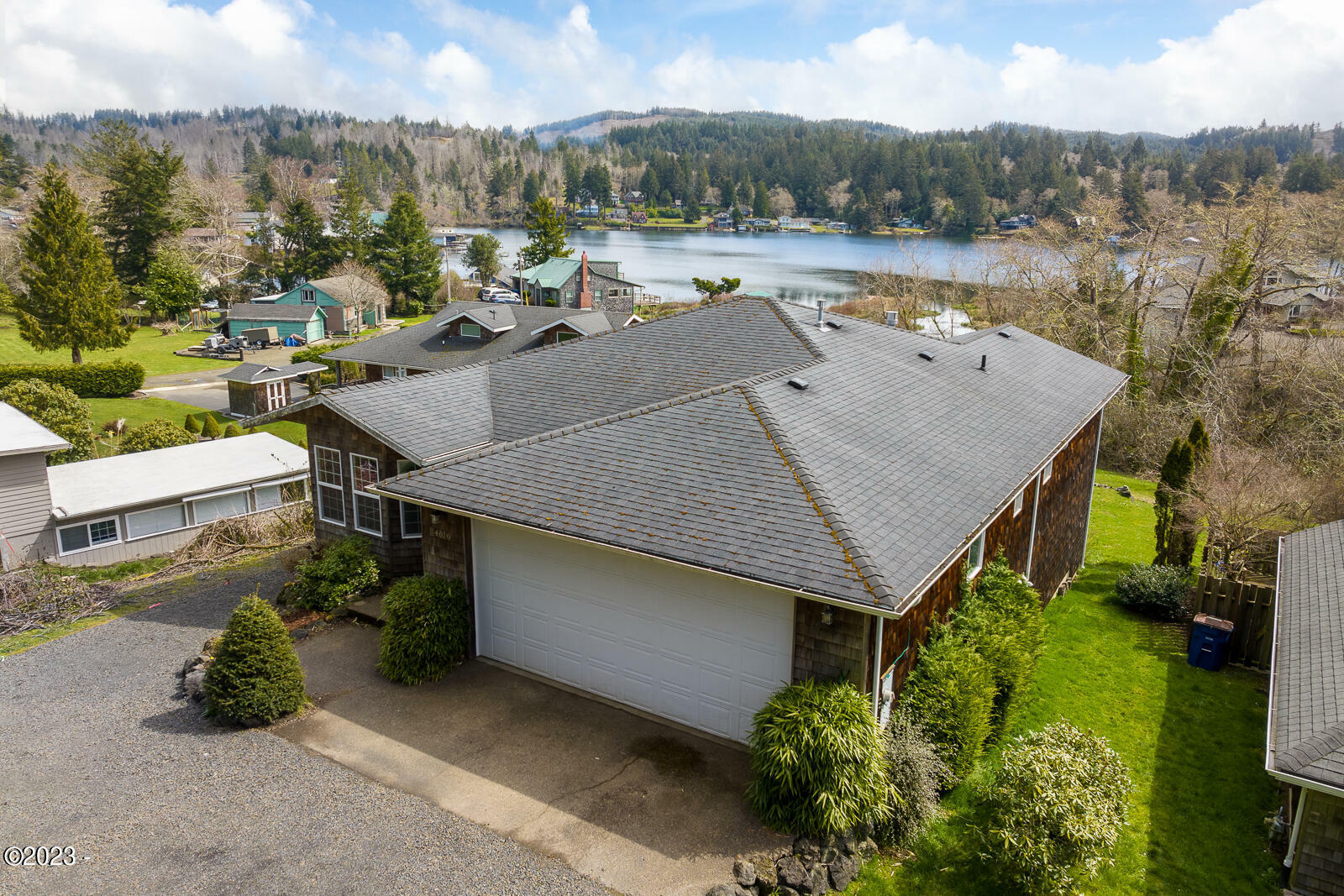 Property Photo: 4616 NE H Avenue OR 97364