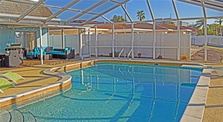 Property Photo:  3918 Doral Drive  FL 33634 