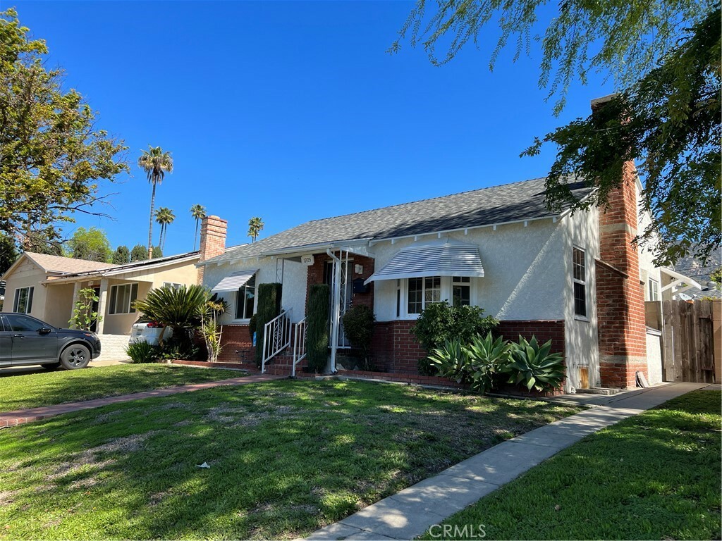 Property Photo:  1905 Glenwood Road  CA 91201 