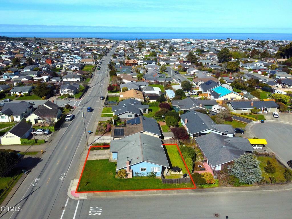 Property Photo:  1075 E Oak Street  CA 95437 
