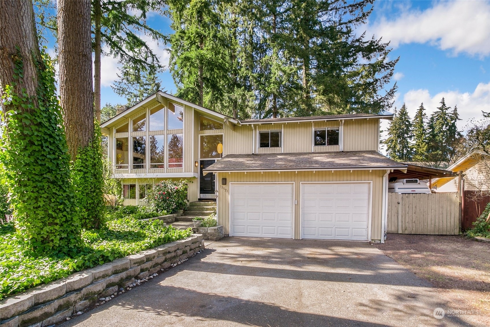 Property Photo:  13521 105th Avenue NE  WA 98034 