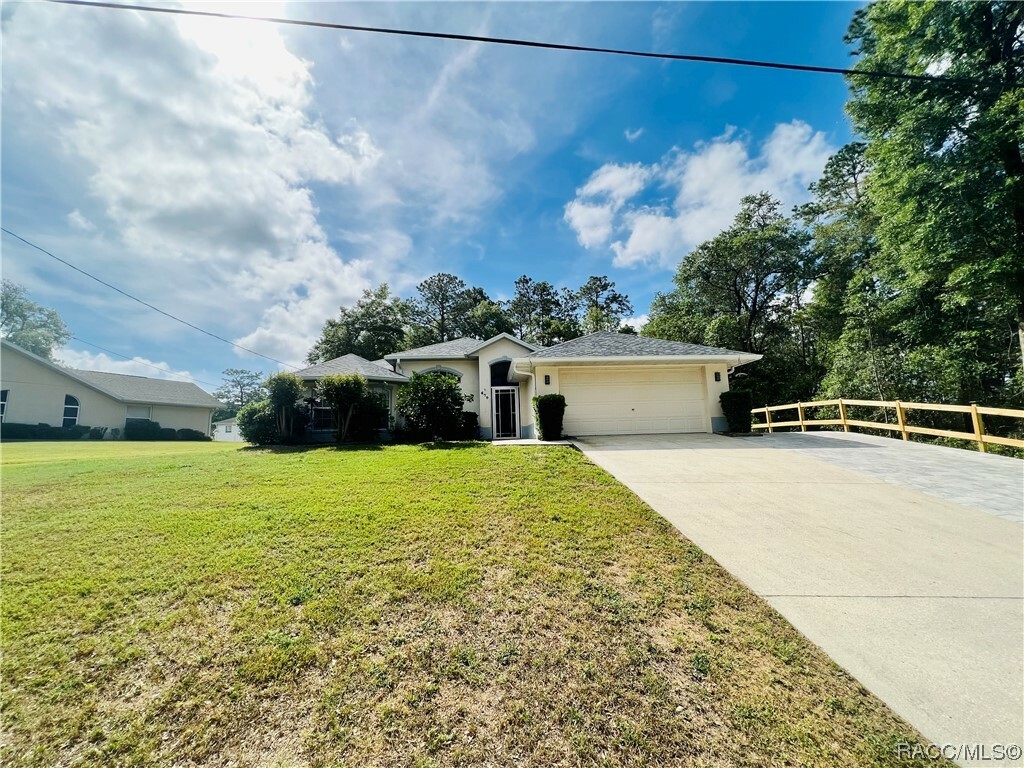 Property Photo: 670 W Pitler Place FL 34434