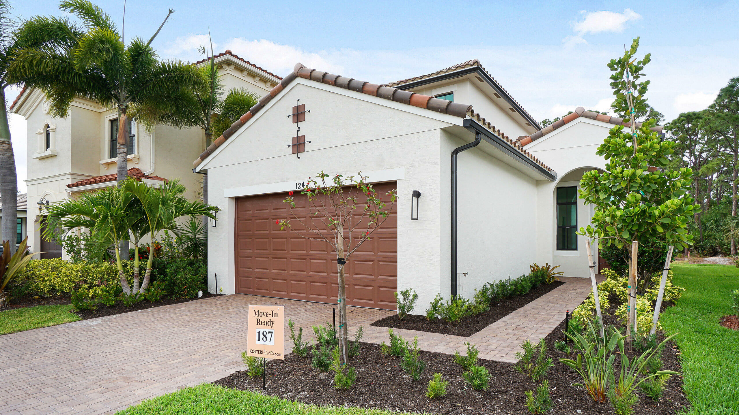 Property Photo: 124 SE Strada Cervaro FL 34952