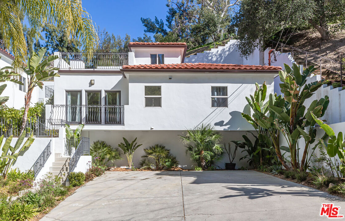 Property Photo:  5070   Tendilla Ave Guesthouse  CA 91364 