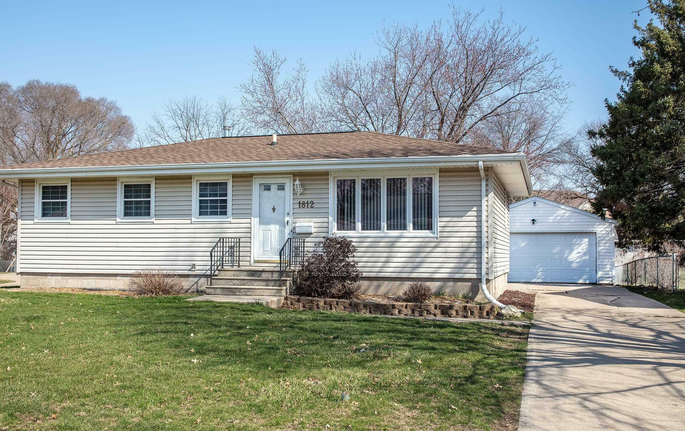 Property Photo:  1812 4th Ave NW  IA 50677 