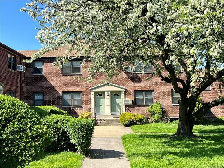 1 bed Douglaston home for sale 24436 57th Drive E7 Upper, Douglaston, NY 11362