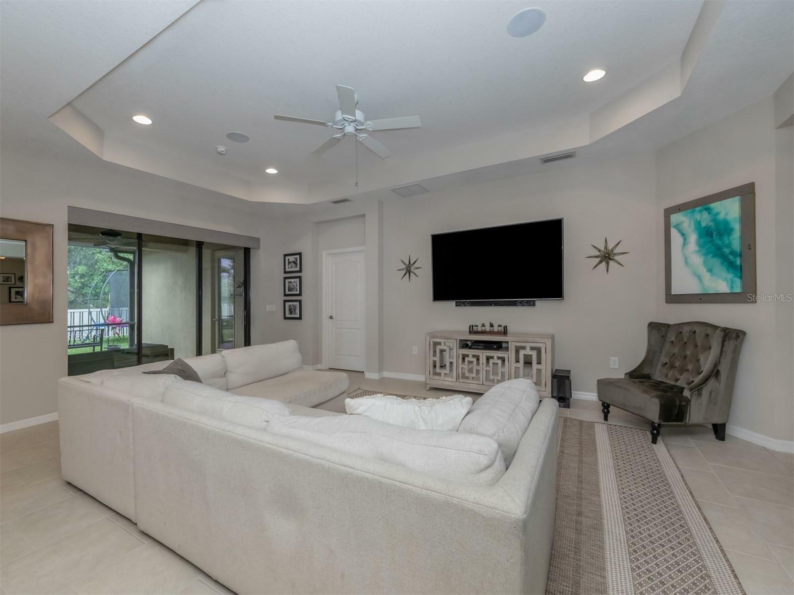 Property Photo: 323 Cassano Drive FL 34275