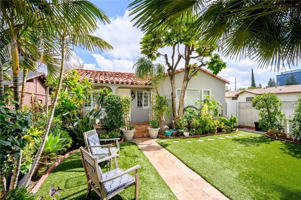 Property Photo:  224 N Niagara Street  CA 91505 