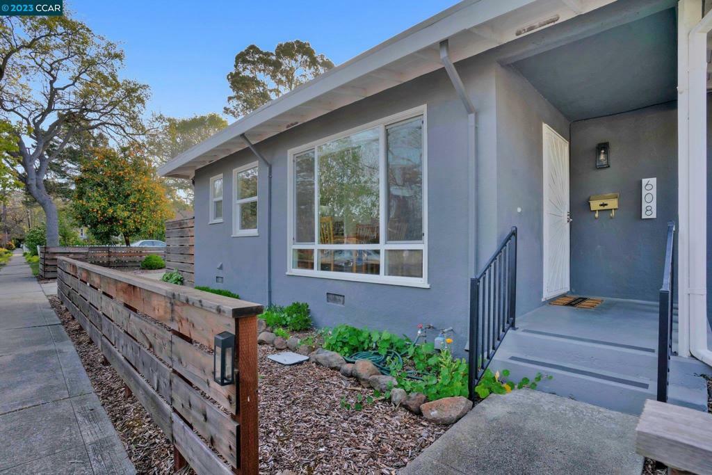 Property Photo:  604 Soto St  CA 94553 