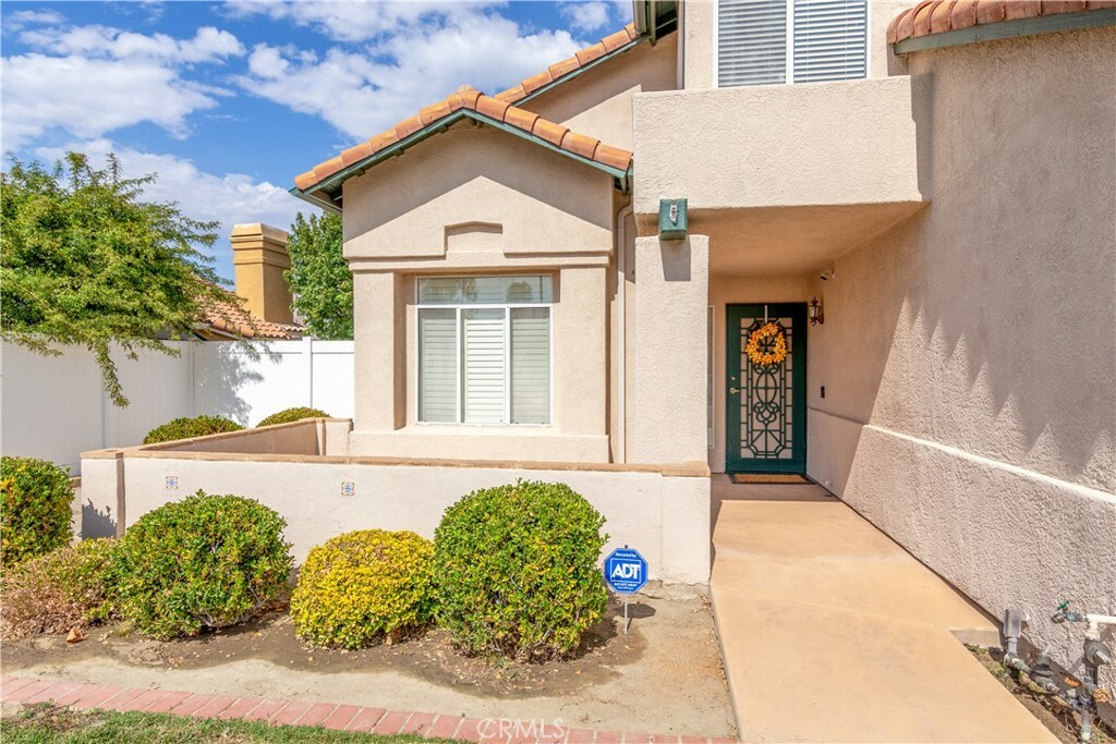 Property Photo: 42792 Avenida Tigre CA 92544