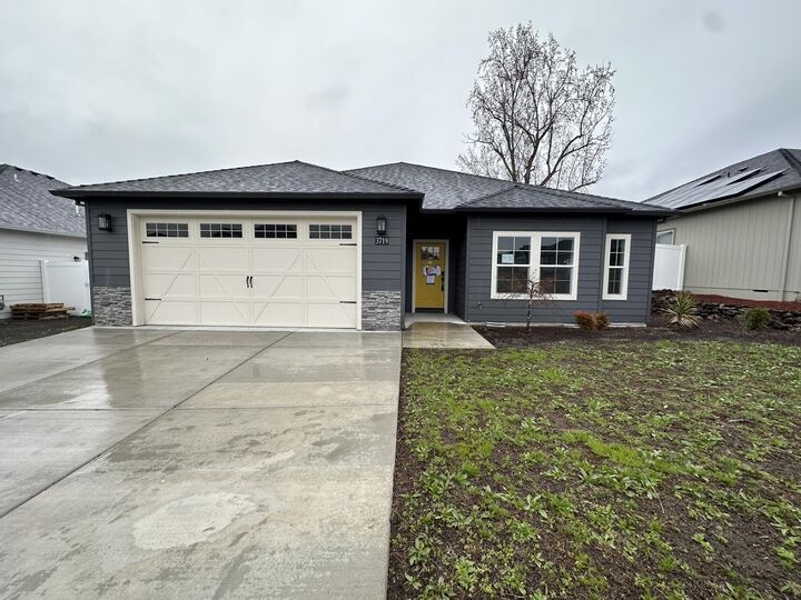 3719 Harper Way  Medford OR 97504 photo