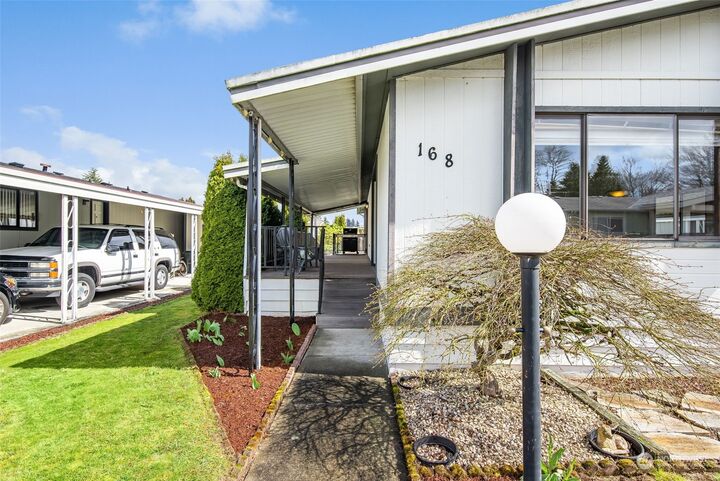 Property Photo: 11436 SE 208th Street 168 WA 98031