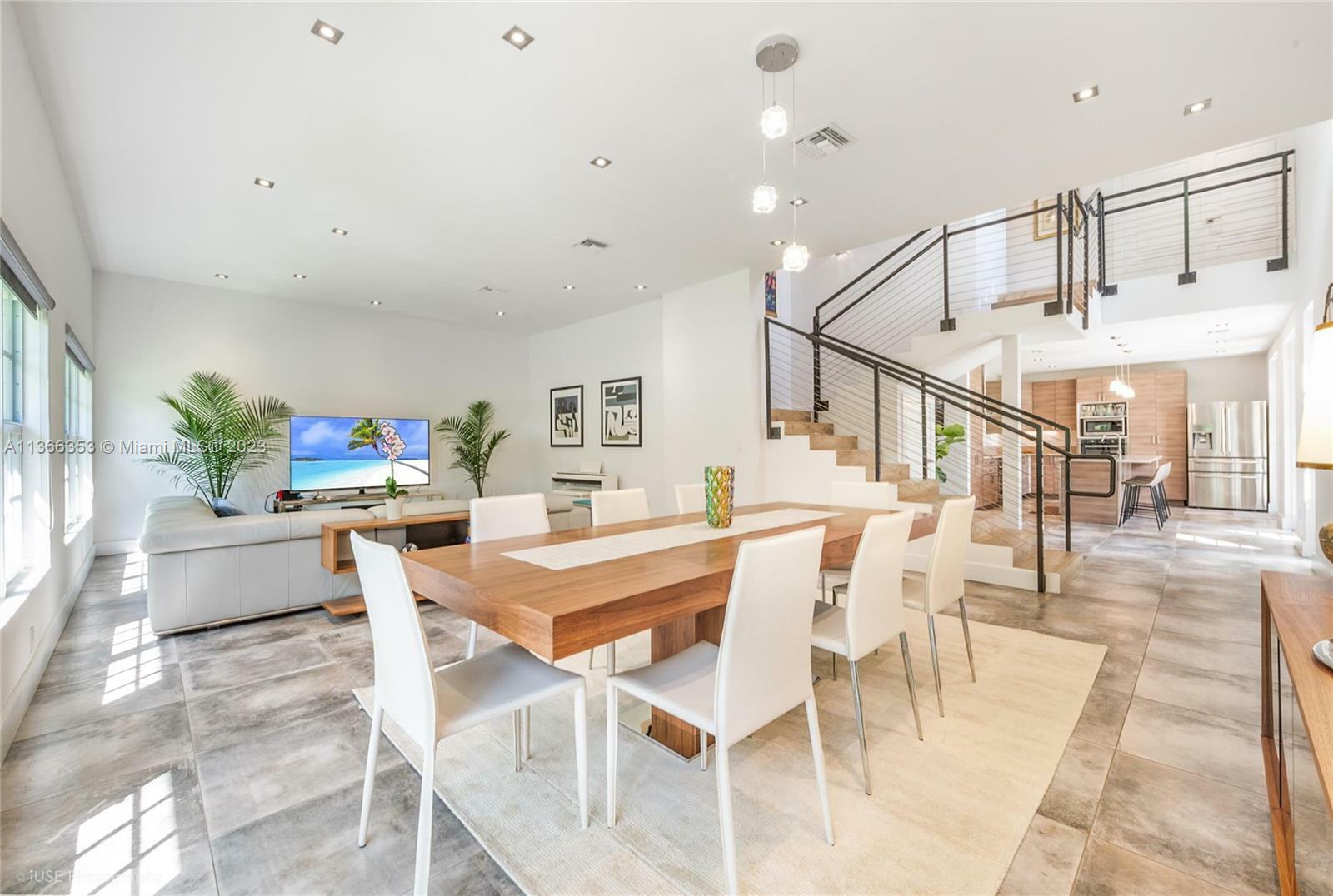 Property Photo: 1101 Sunset Rd FL 33143