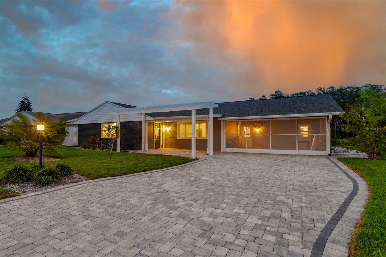 Property Photo:  1417 Seton Hall Drive  FL 33573 