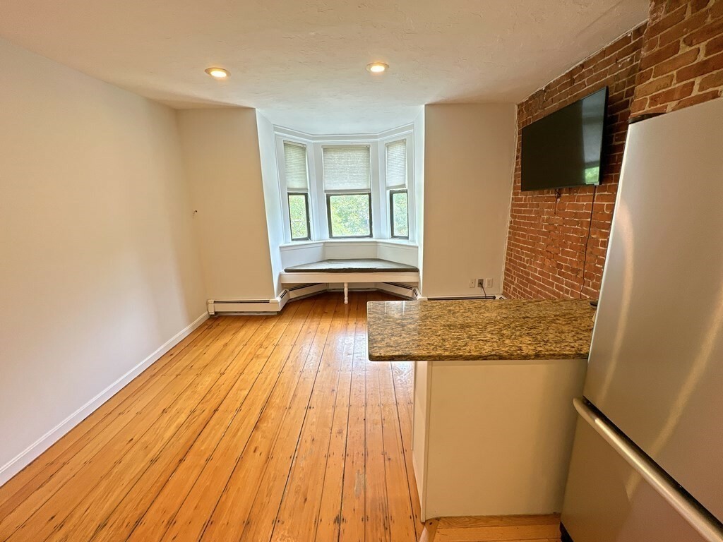 Property Photo:  81 E Brookline St 4  MA 02118 