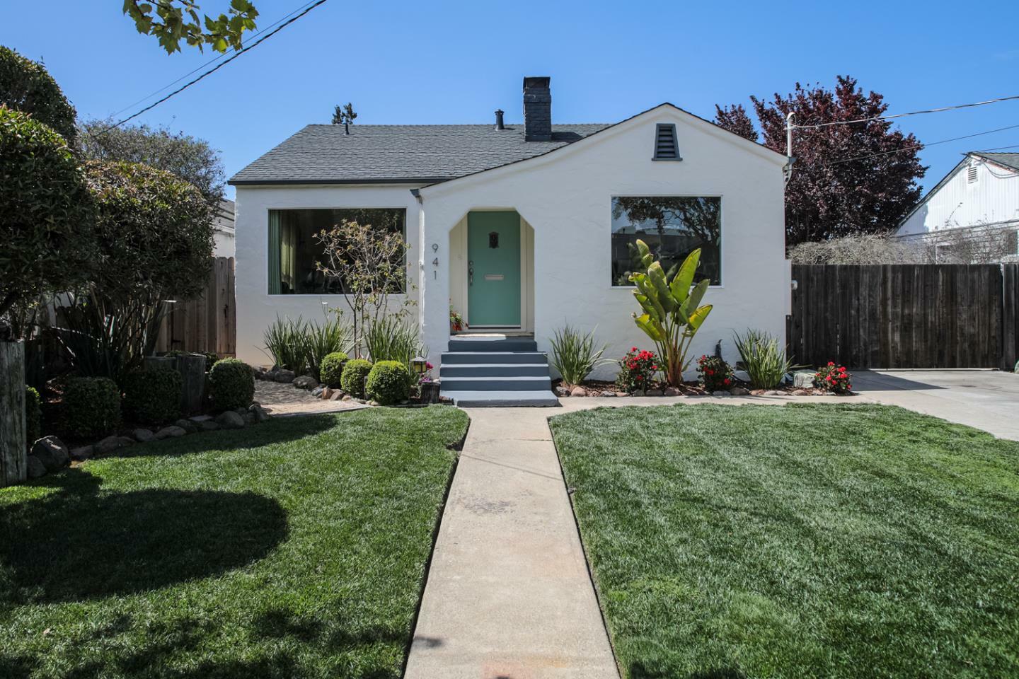 Property Photo:  941 4th Avenue  CA 94063 