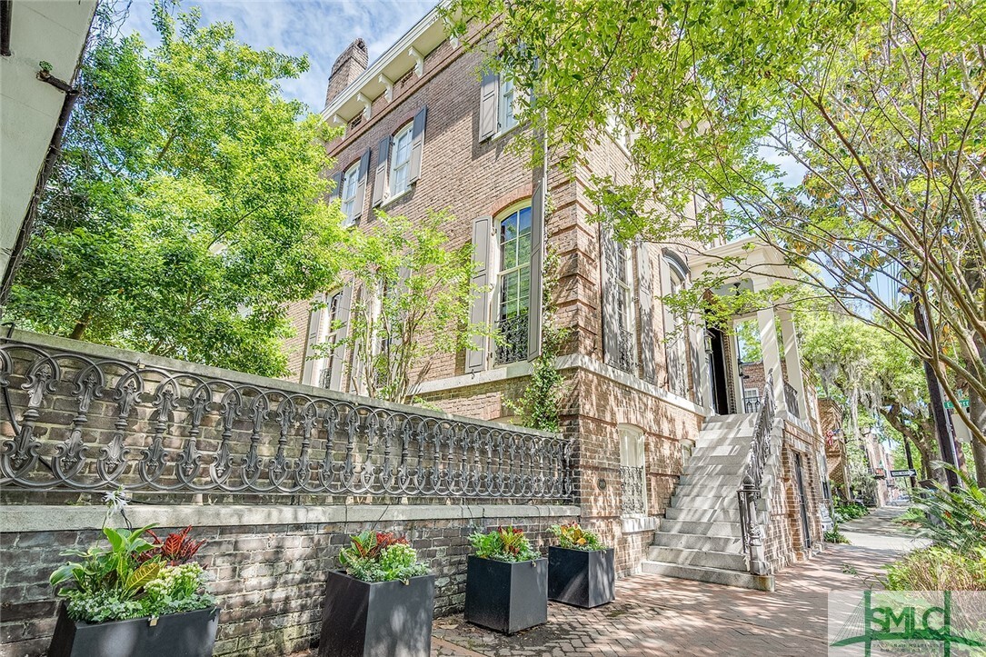 Property Photo: 233 Abercorn Street GA 31401