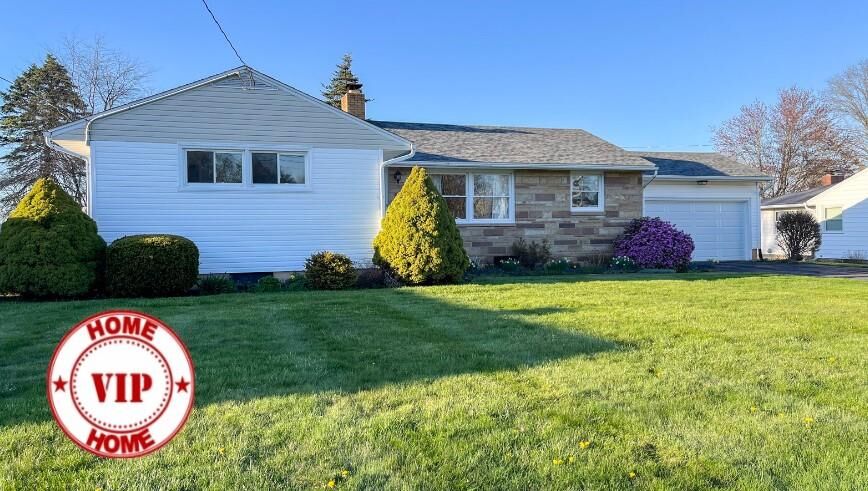 Property Photo: 852 E Bank St OH 44805