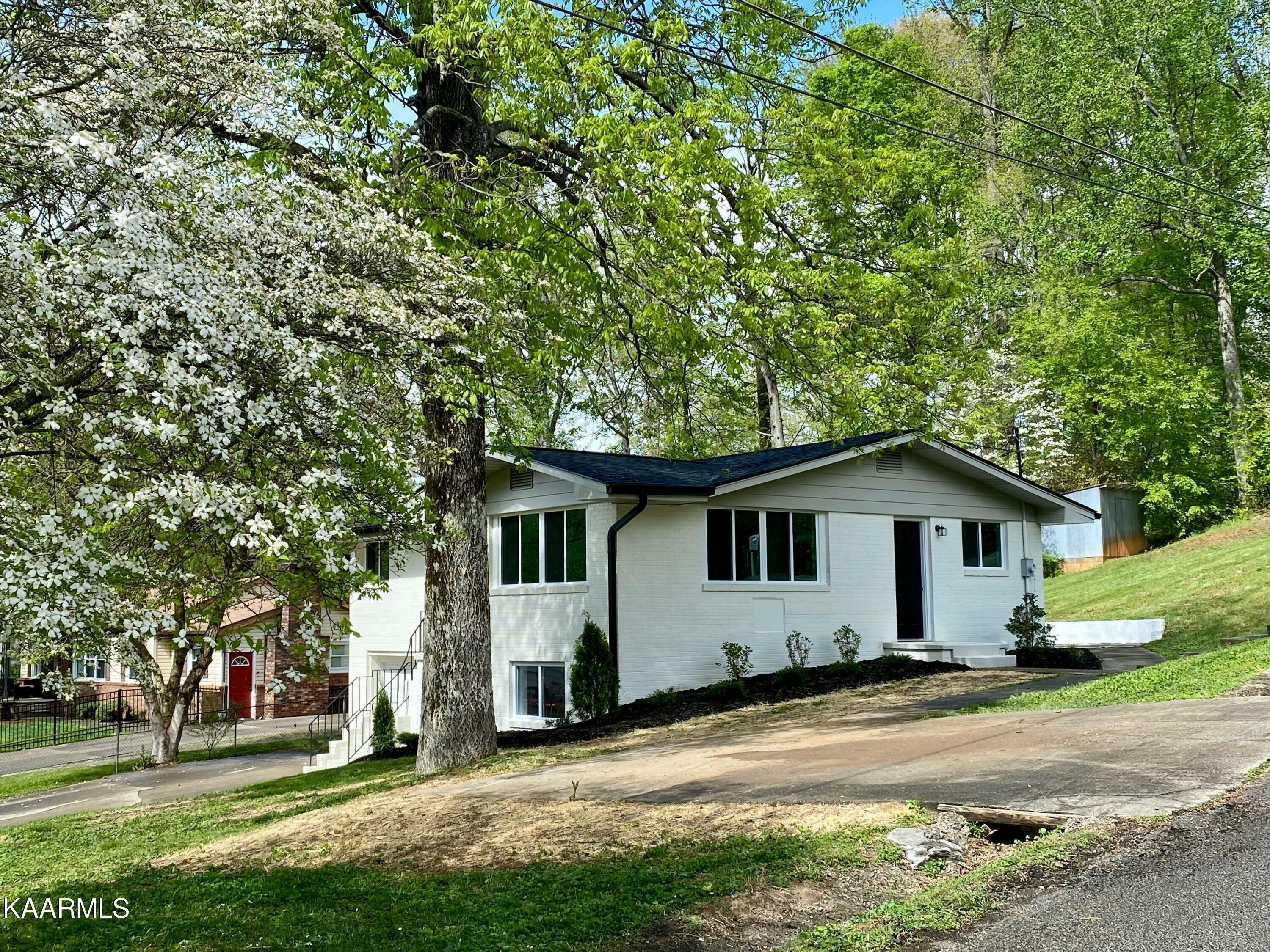 Property Photo:  404 N Dogwood Rd  TN 37849 