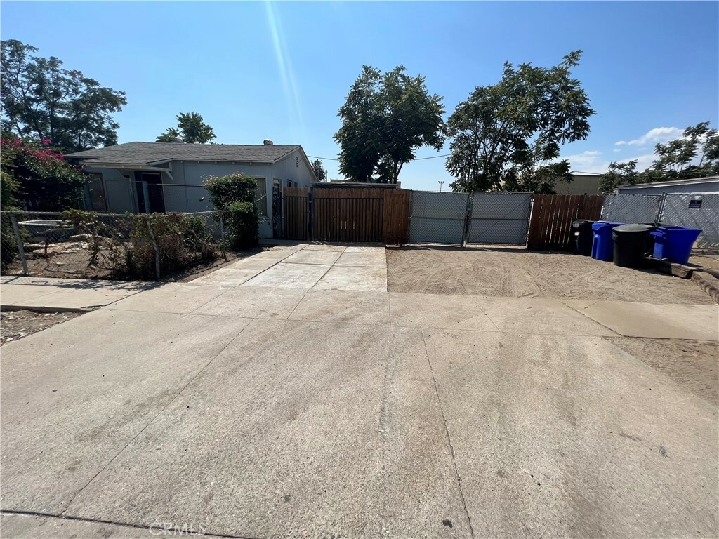 Property Photo:  150 S Lilac Avenue  CA 92376 