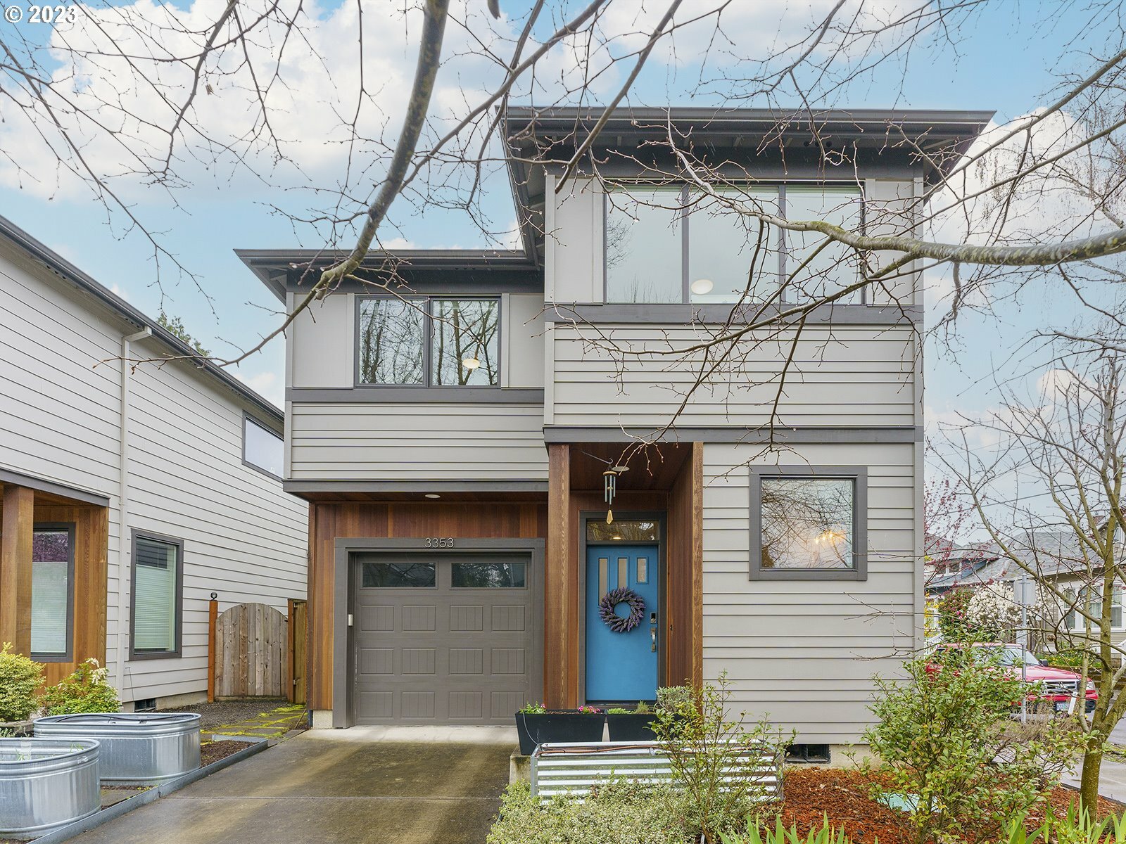 Property Photo: 3353 SE 16th Ave OR 97202