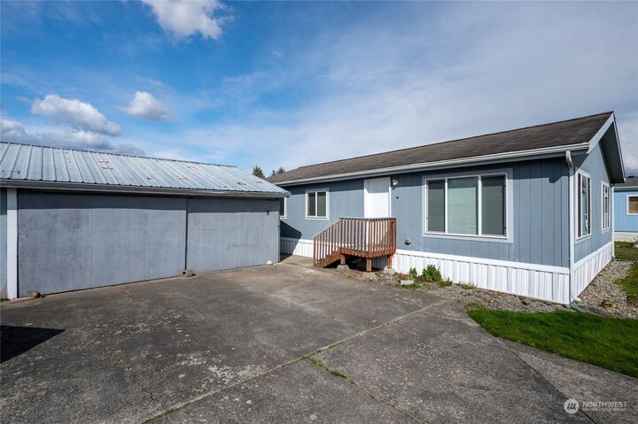 Property Photo:  1625 Main Street 4  WA 98248 