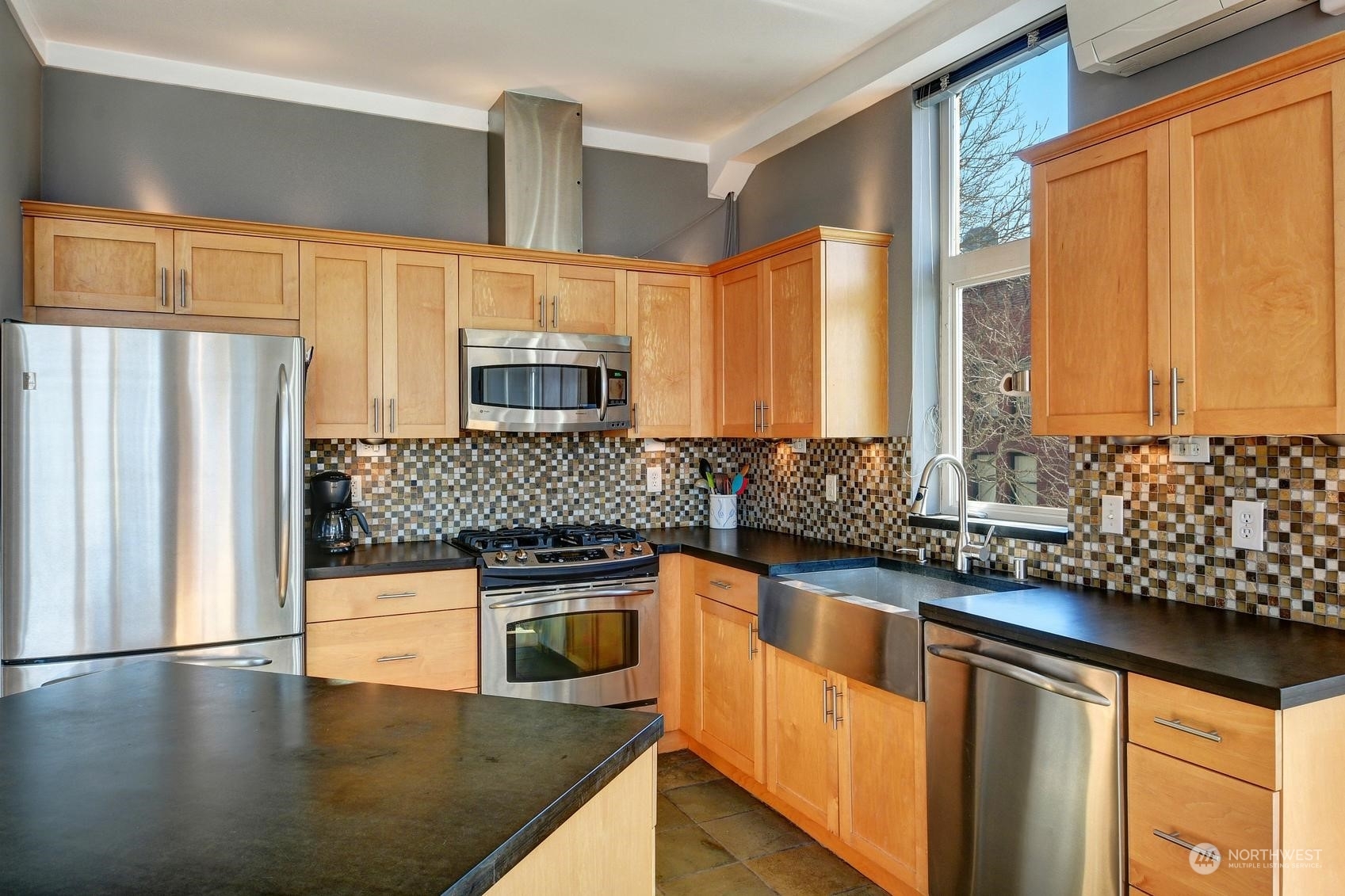 Property Photo: 303 E Pike Street 603 WA 98122