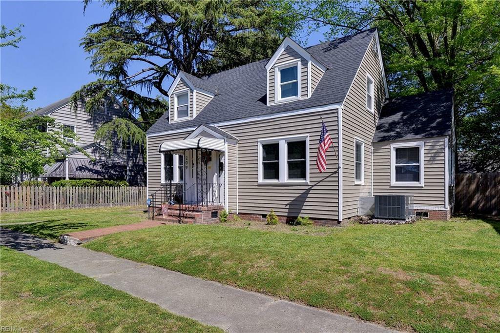 Property Photo: 209 Constitution Avenue VA 23704