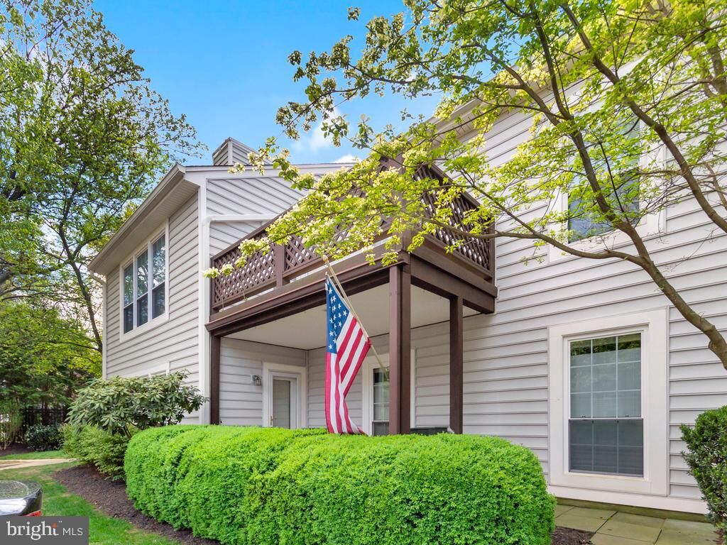 Property Photo: 9941 Oakton Terrace Road 9941 VA 22124