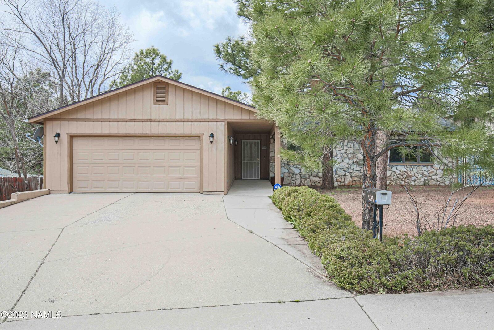 Property Photo: 2285 E Hemberg Drive AZ 86004